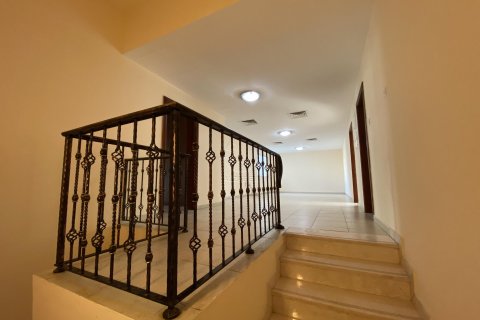 Villa de 4 chambres à Abu Dhabi, UAE No. 91569 17