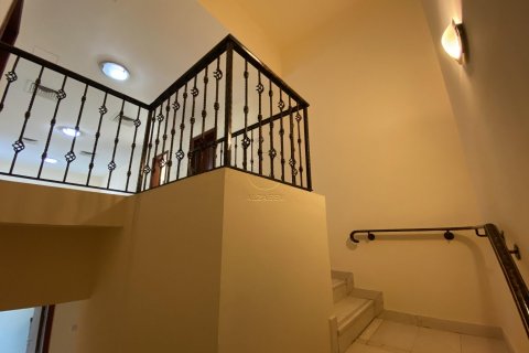 Villa de 4 chambres à Abu Dhabi, UAE No. 91569 16