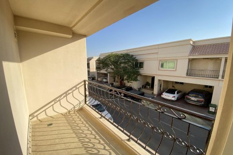 Villa de 4 chambres à Abu Dhabi, UAE No. 91569 9