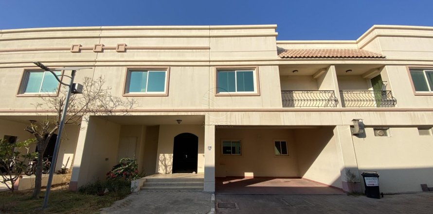 Villa de 4 chambres à Abu Dhabi, UAE No. 91569