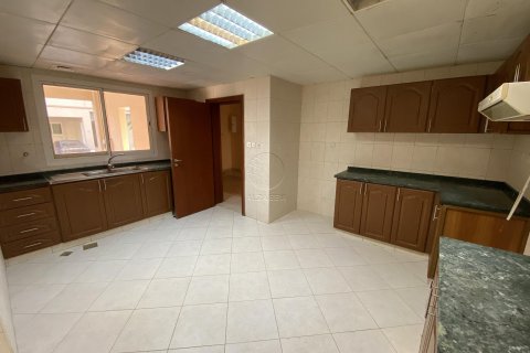 Villa de 4 chambres à Abu Dhabi, UAE No. 91569 11