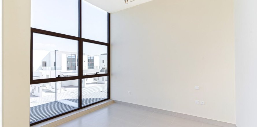 Townhouse de 3 dormitorios en District 11, UAE No. 155224