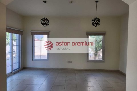 2 bedrooms Villa in District 16, UAE No. 198946 9