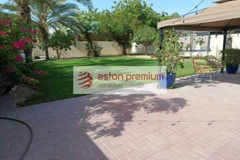 2 bedrooms Villa in District 16, UAE No. 198946 3