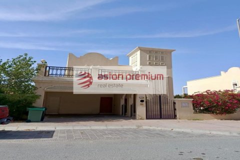 2 bedrooms Villa in District 16, UAE No. 198946