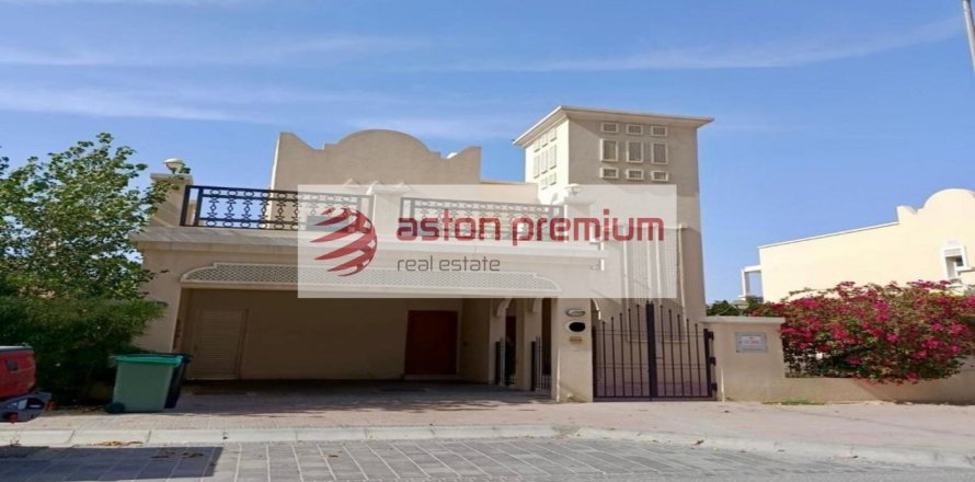 2 bedrooms Villa in District 16, UAE No. 198946