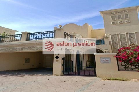 2 bedrooms Villa in District 16, UAE No. 198946 12