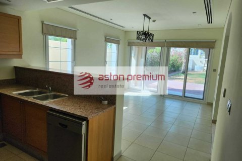 2 bedrooms Villa in District 16, UAE No. 198946 11