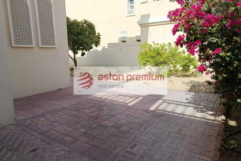2 bedrooms Villa in District 16, UAE No. 198946 6