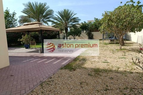 2 bedrooms Villa in District 16, UAE No. 198946 5