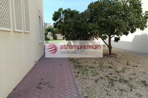 2 bedrooms Villa in District 16, UAE No. 198946 8