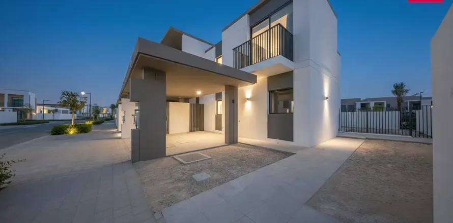 4 bedrooms Villa in Dubai, UAE No. 164469