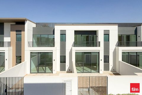 4 bedrooms Villa in Dubai, UAE No. 164471