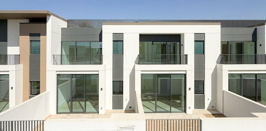 4 bedrooms Villa in Dubai, UAE No. 164471