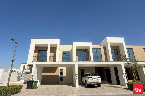 4 bedrooms Villa in Dubai, UAE No. 164471 3