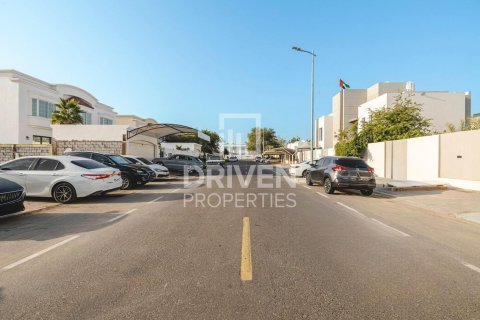 1117.62m² Land in Umm Suqeim, UAE No. 200474