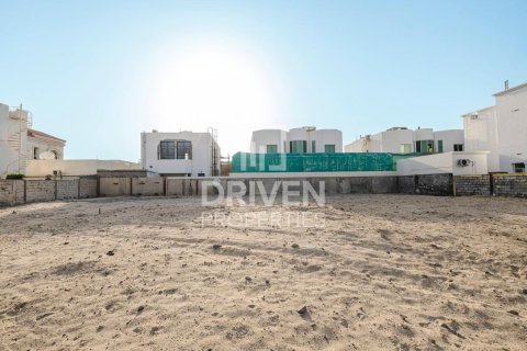 1117.62m² Land in Umm Suqeim, UAE No. 200474 11
