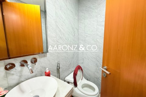 Apartment de 2 dormitorios en Jumeirah Lake Towers, UAE No. 132818 11