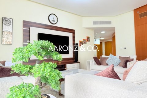 Apartment de 2 dormitorios en Jumeirah Lake Towers, UAE No. 132818 6