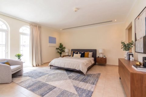 Вилла с 4 спальнями в Jumeirah Islands, ОАЭ №205780 9