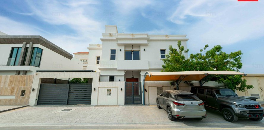 5 bedrooms Villa in Dubai, UAE No. 186358