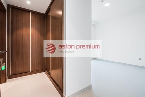 Квартира с 2 спальнями в EMAAR Beachfront, ОАЭ №186359 16