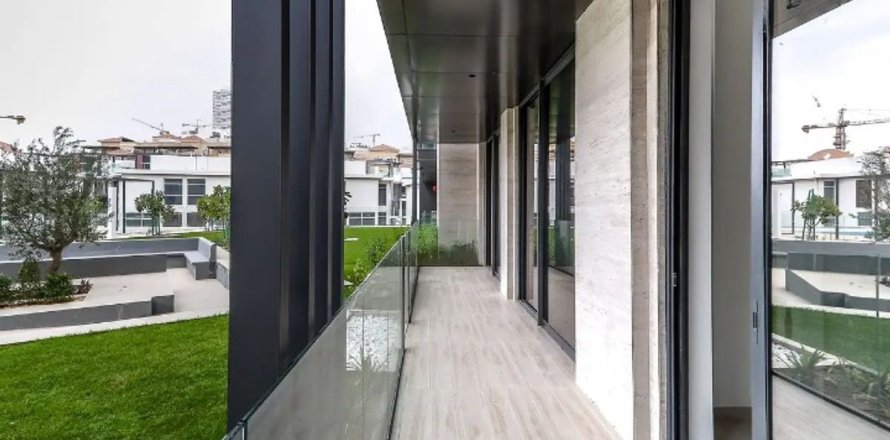 2 bedrooms Apartment in Dubai, UAE No. 166472