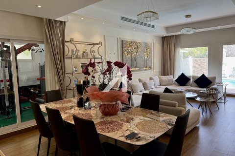 Вилла с 5 спальнями в Meadows, ОАЭ №140130 6