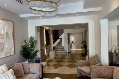 Вилла с 5 спальнями в Meadows, ОАЭ №140130 10