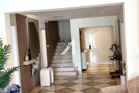 Вилла с 5 спальнями в Meadows, ОАЭ №140130 19