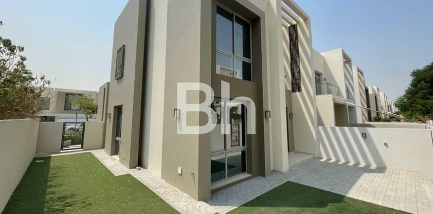 Villa de 4 dormitorios  No. 114214