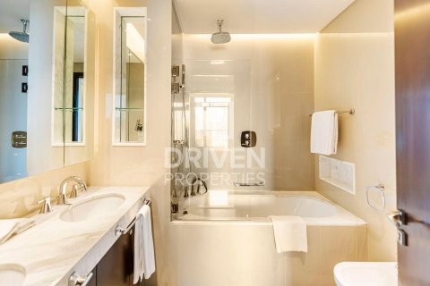 Квартира с 1 спальней в The Address Residence Fountain Views, ОАЭ №192895 10