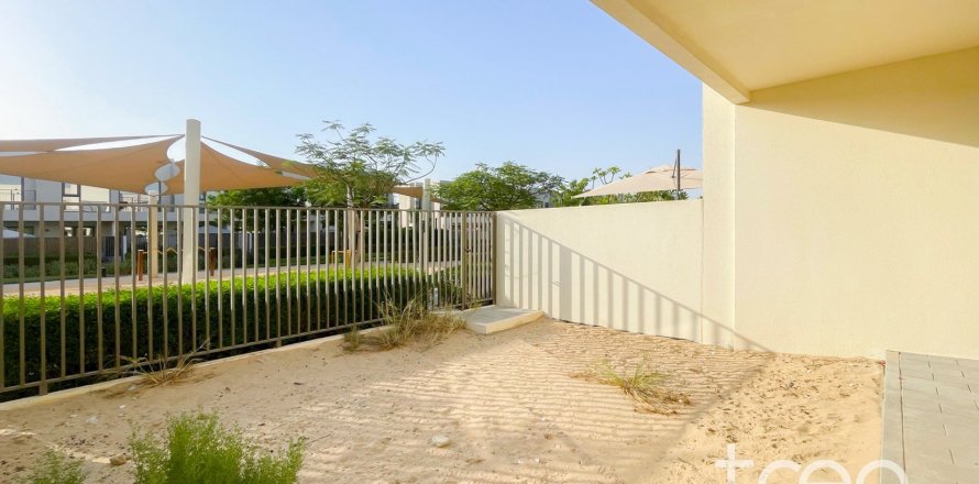Townhouse de 3 dormitorios en Dubai South (Dubai World Central), UAE No. 173742