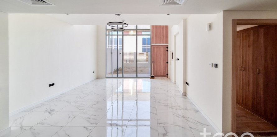 Villa de 3 chambres à Rukan, UAE No. 173743
