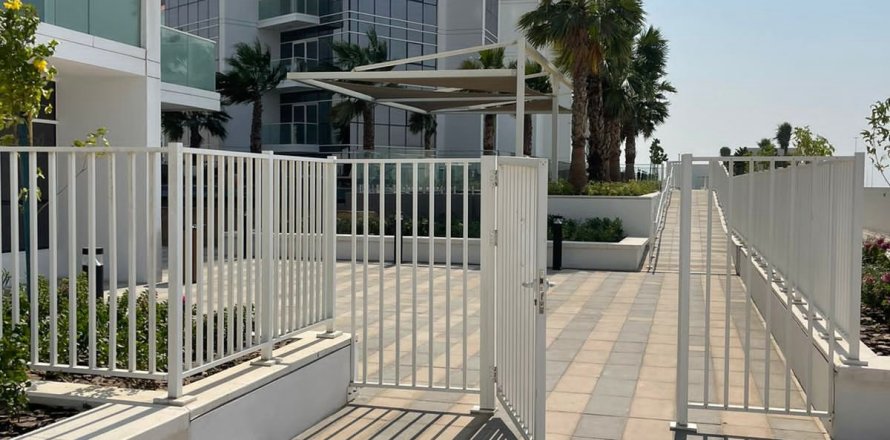 Studio Apartment in Dubai, UAE No. 169969