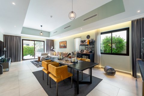 Villa de 4 dormitorios en Dubai, UAE No. 199831 19