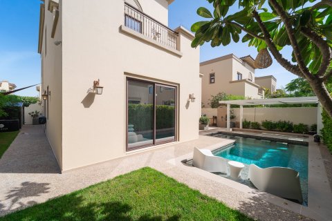 Villa de 4 dormitorios en Dubai, UAE No. 199831