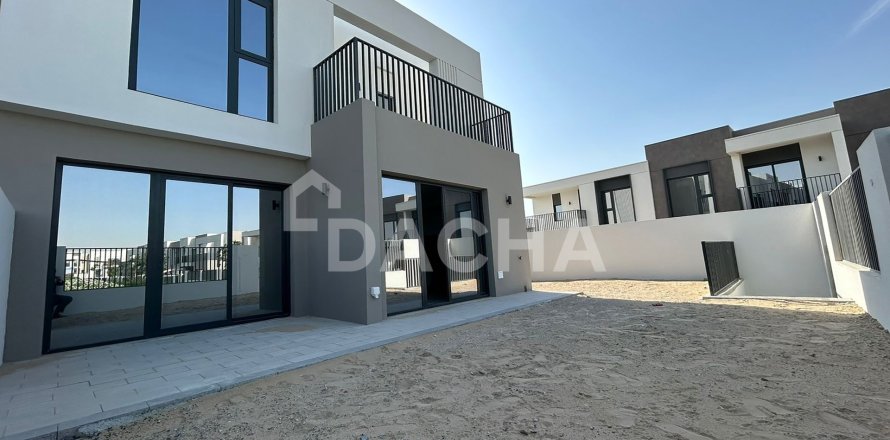 Вилла с 4 спальнями в EMAAR South, ОАЭ №162047