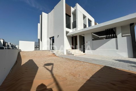 Вилла с 4 спальнями в EMAAR South, ОАЭ №162047 3