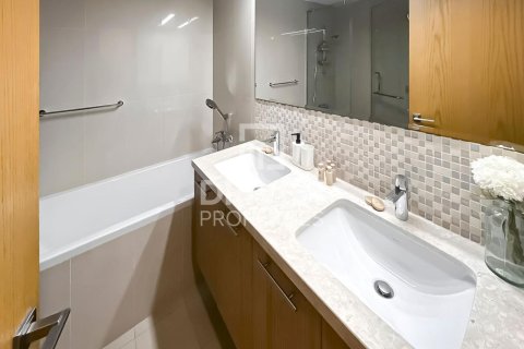 Квартира с 2 спальнями в Bellevue Towers, ОАЭ №137807 3