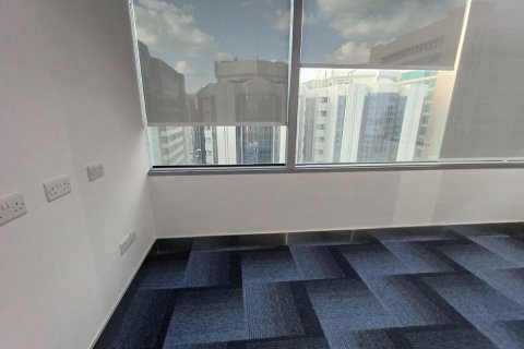 331مربع، مكتب في Hamdan Street, الإمارات العربية المتحدة رقم 79141 10