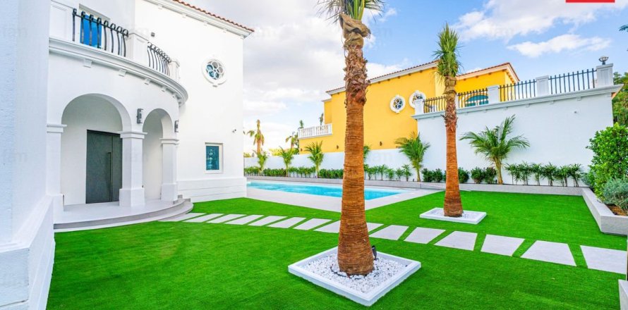 Вилла с 5 спальнями в Дубай, ОАЭ №141528