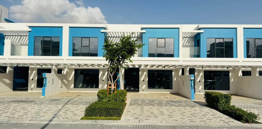 Villa de 4 chambres à Dubai, UAE No. 141527