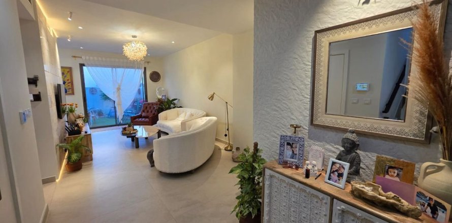 3 bedrooms Townhouse in Dubai, UAE No. 168182