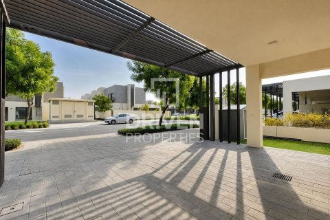 Townhouse de 4 chambres à EMAAR South, UAE No. 192196 3