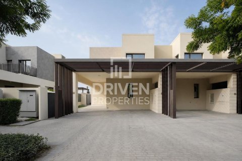 Townhouse de 4 chambres à EMAAR South, UAE No. 192196
