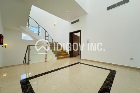 5 bedrooms Villa in District 10, UAE No. 86048 9