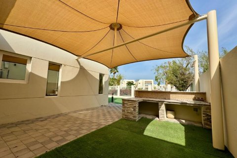 4 bedrooms Villa in Ras Al Khaimah, UAE No. 183916 13