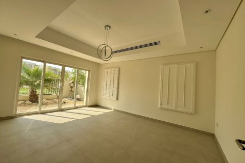 4 bedrooms Villa in Ras Al Khaimah, UAE No. 183916 12