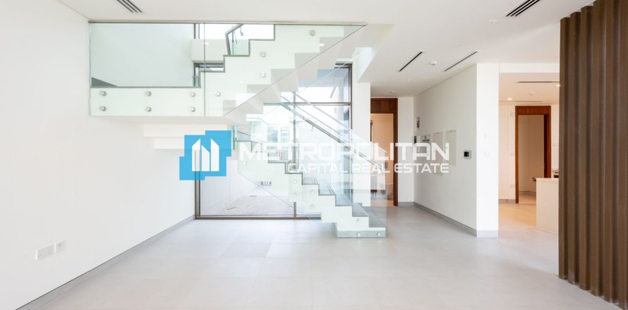 3 bedrooms Townhouse in Abu Dhabi, UAE No. 144189